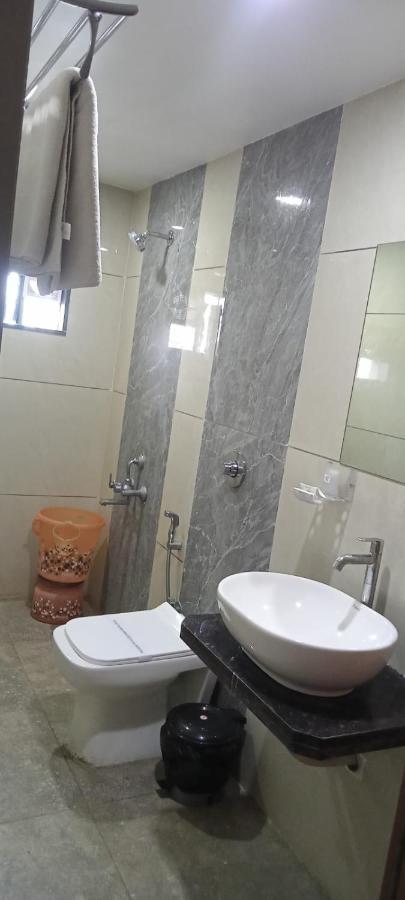 Hotel Fun City Navsari Экстерьер фото