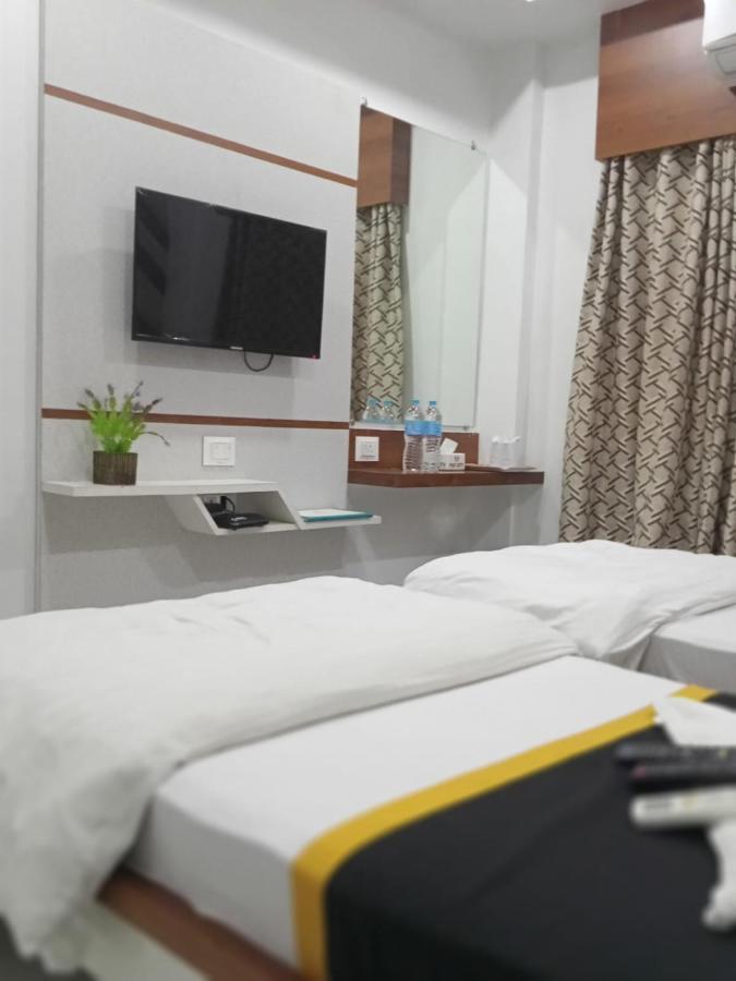 Hotel Fun City Navsari Экстерьер фото