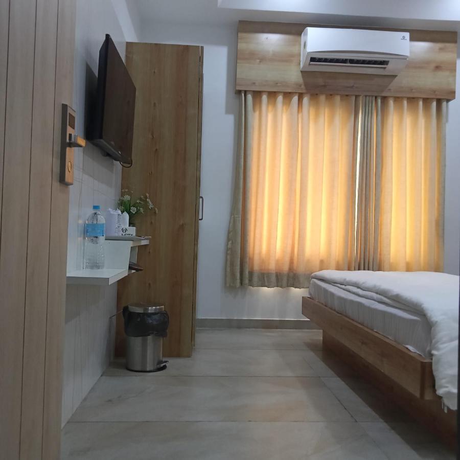 Hotel Fun City Navsari Экстерьер фото