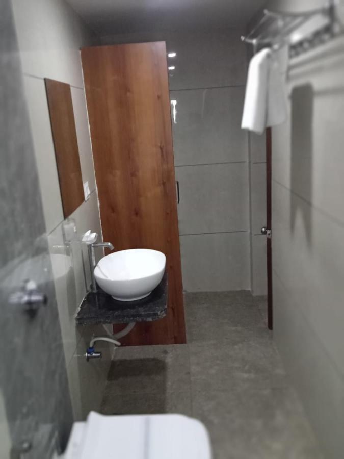 Hotel Fun City Navsari Экстерьер фото