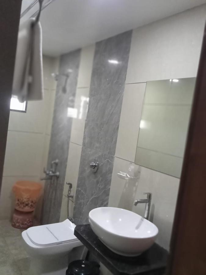Hotel Fun City Navsari Экстерьер фото