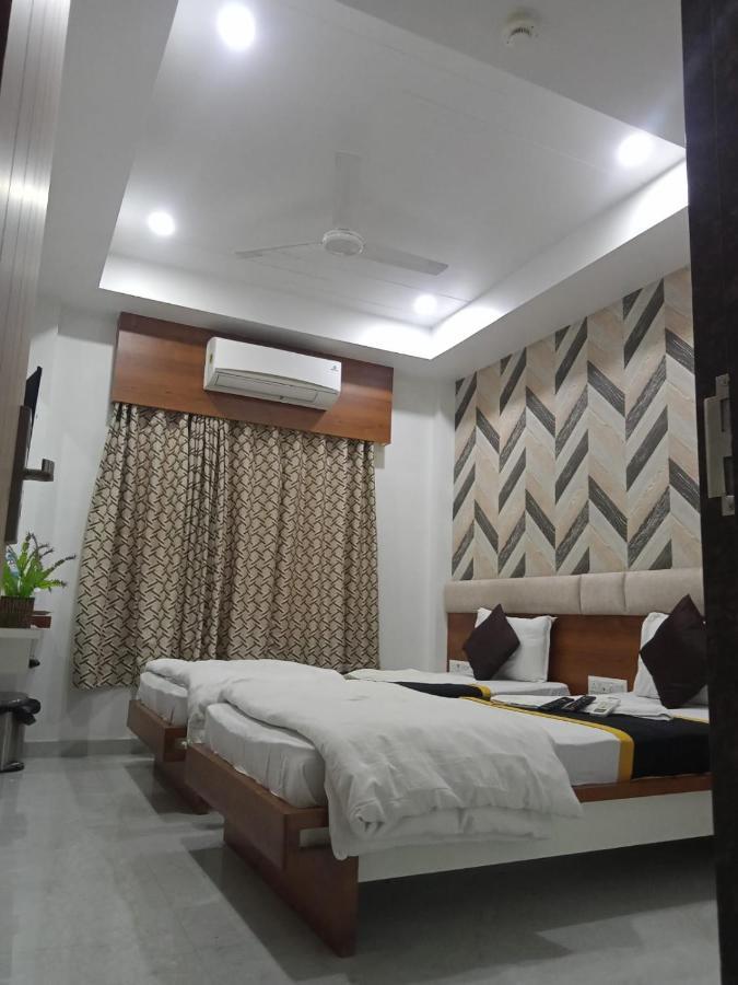 Hotel Fun City Navsari Экстерьер фото