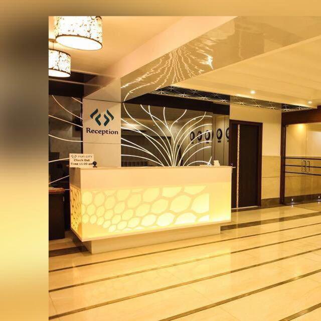 Hotel Fun City Navsari Экстерьер фото