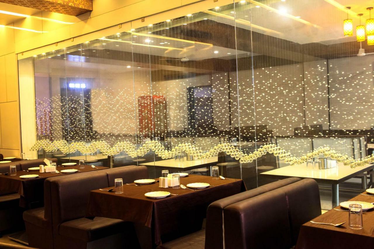 Hotel Fun City Navsari Экстерьер фото