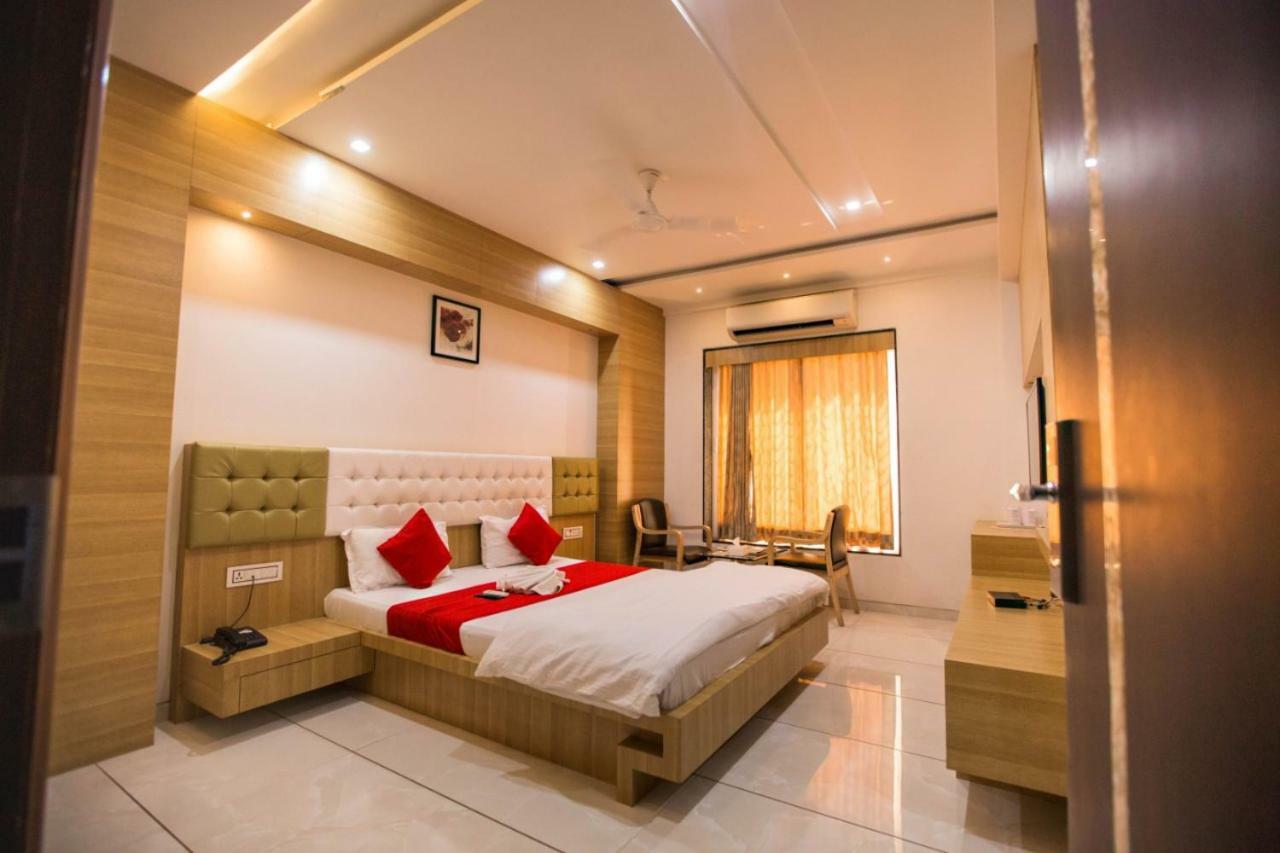 Hotel Fun City Navsari Экстерьер фото