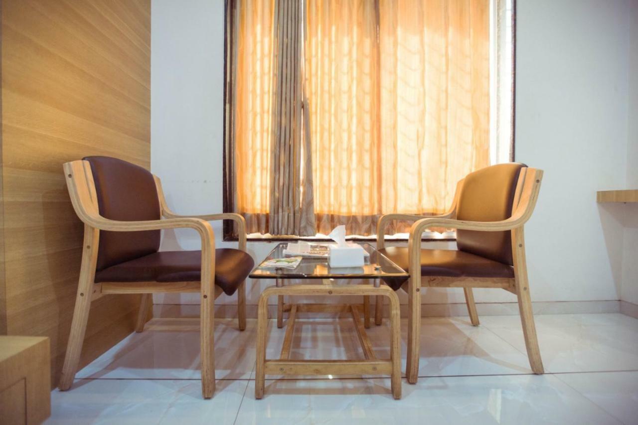 Hotel Fun City Navsari Экстерьер фото