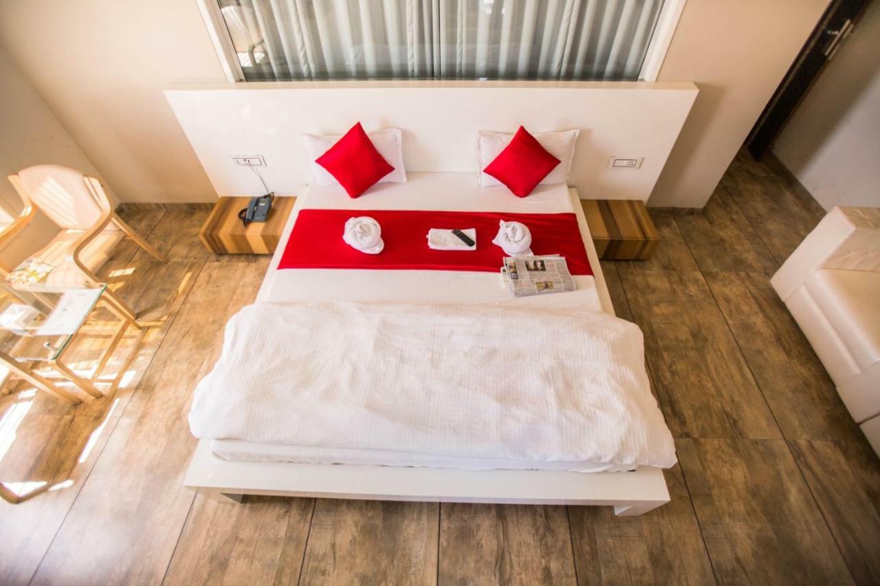 Hotel Fun City Navsari Экстерьер фото