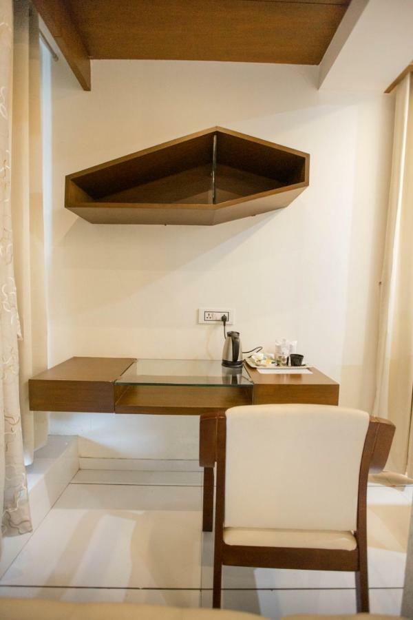 Hotel Fun City Navsari Экстерьер фото
