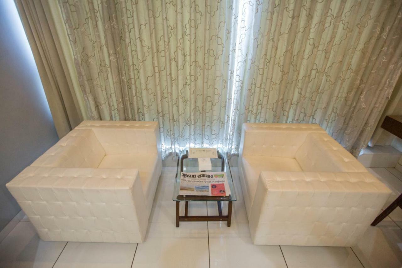 Hotel Fun City Navsari Экстерьер фото